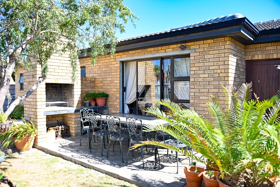 3 Bedroom Property for Sale in Fairview Golf Estate Western Cape